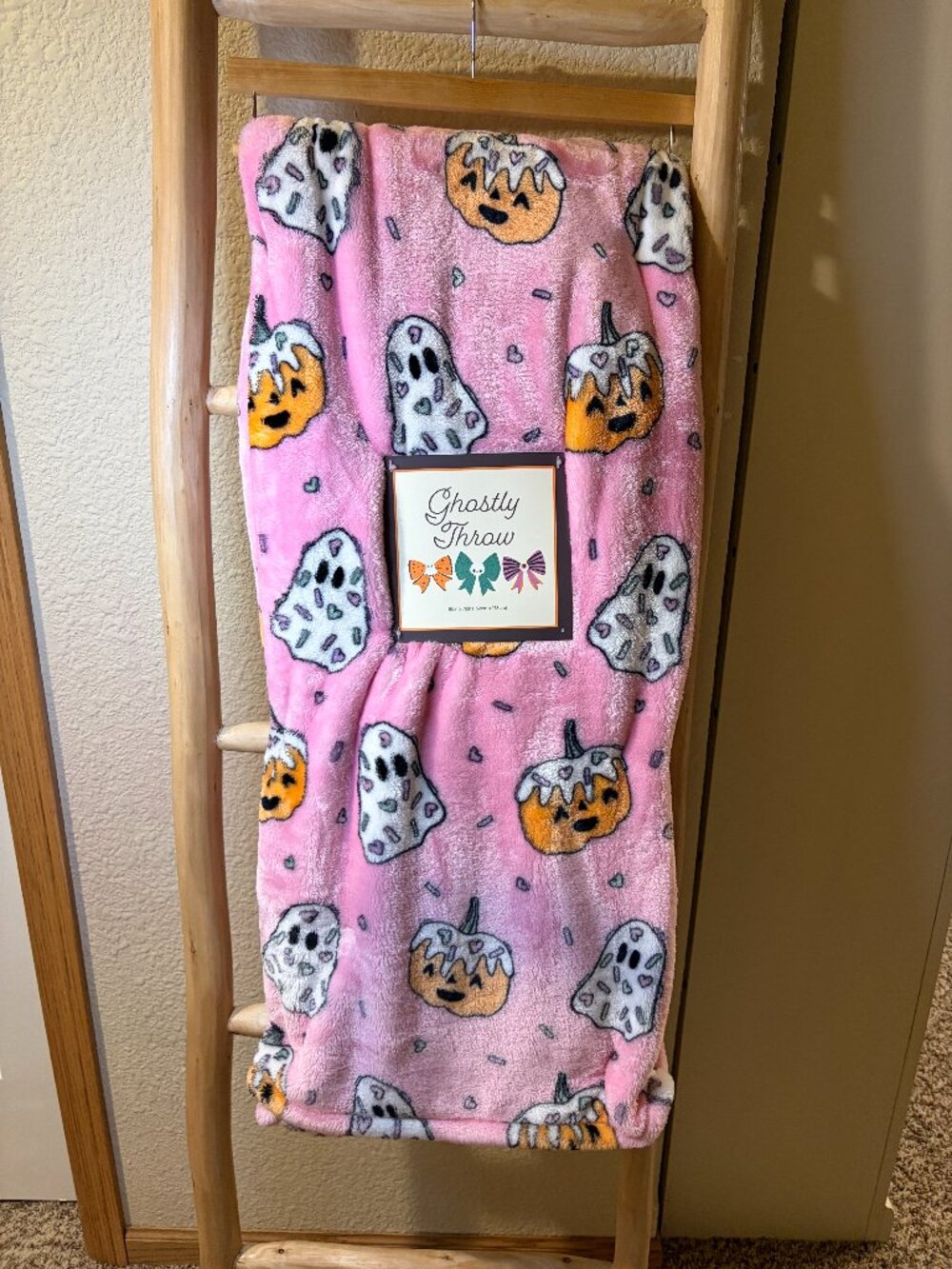 Ghostly Throw Pink Ghost Pumpkin Halloween Plush Blanket 60x70 NWT - Picture 1 of 5